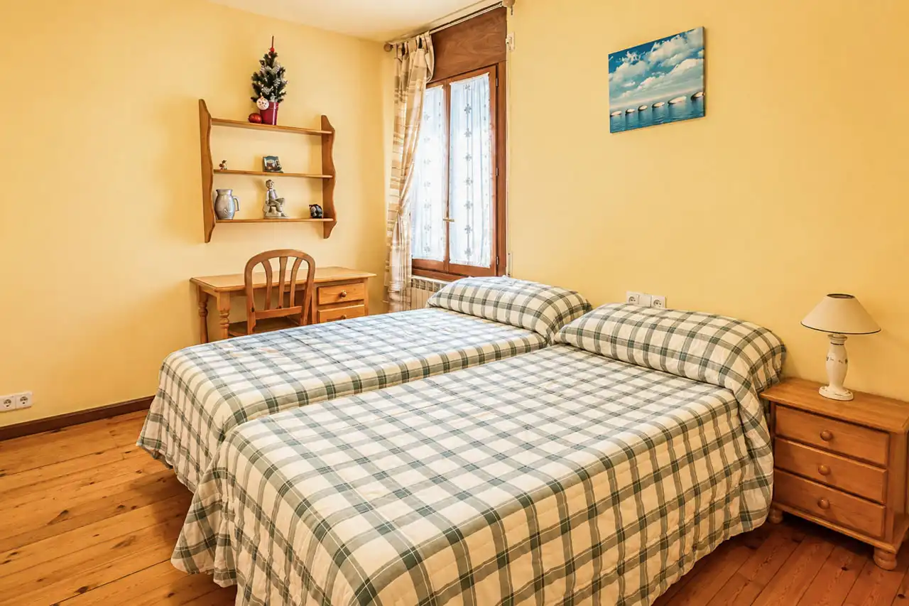 Habitación de Apartamento en venta en Vielha e Mijaran con Calefacción, Parquet y Amueblado
