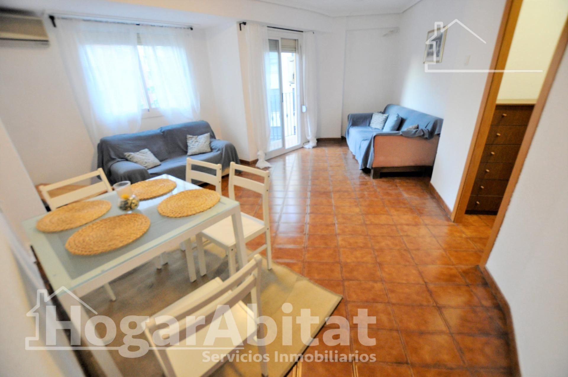Living room of Flat for sale in  Valencia Capital  with Air Conditioner, Furnished and Balcony