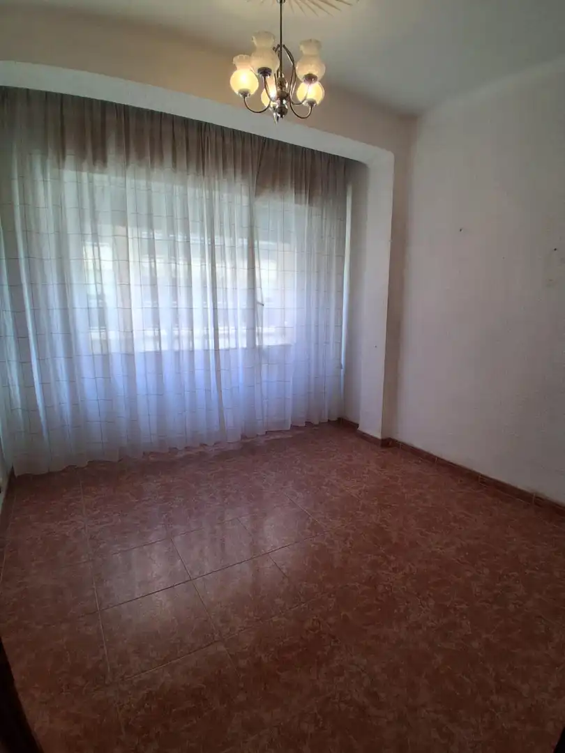Piso en venta en Calle JUAN SEBASTIAN ELCANO, Feria