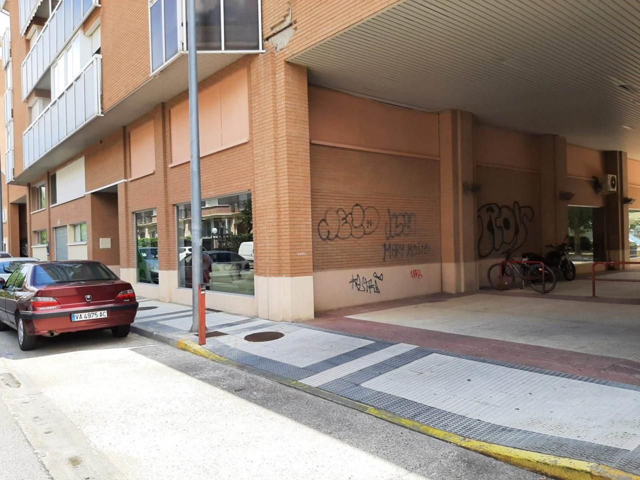 Vista exterior de Garatge en venda en  Huesca Capital