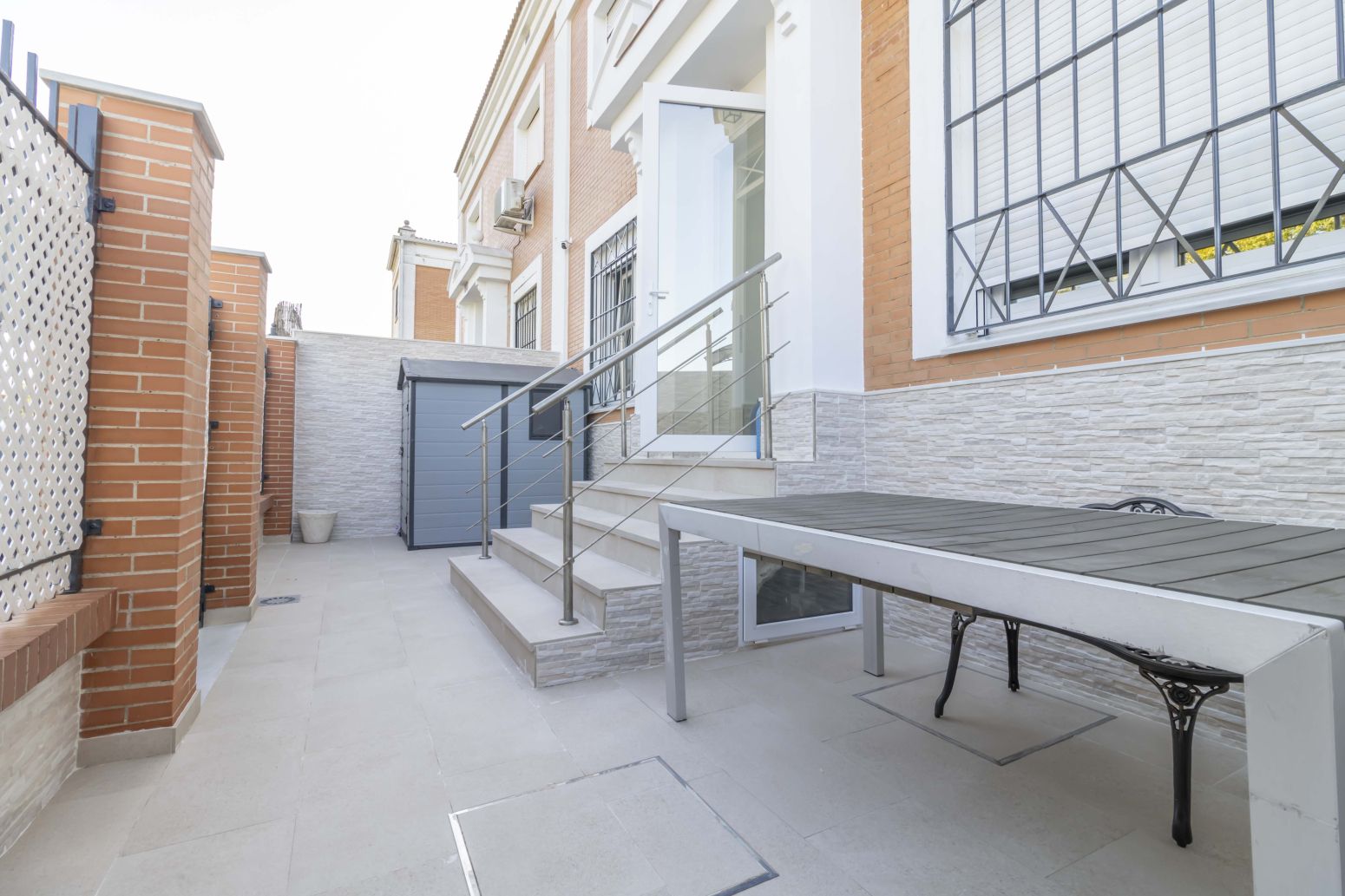 Terrassa de Casa adosada en venda en Montequinto amb Aire condicionat, Jardí privat i Terrassa