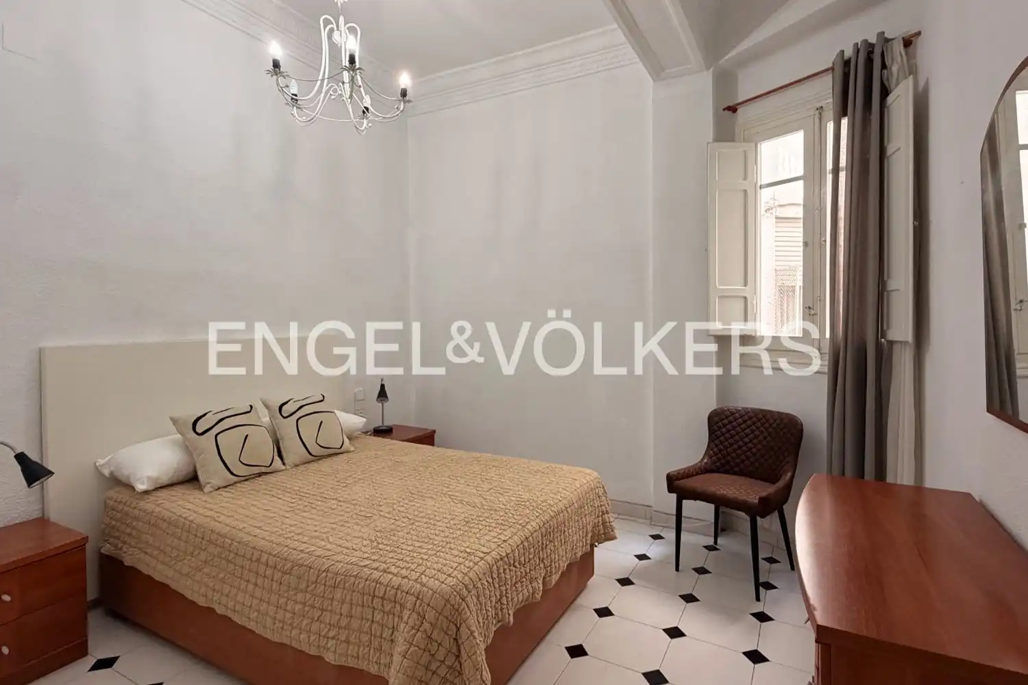Schlafzimmer von Wohnung zur Miete in Valencia mit Klimaanlage, Heizung und Möbliert