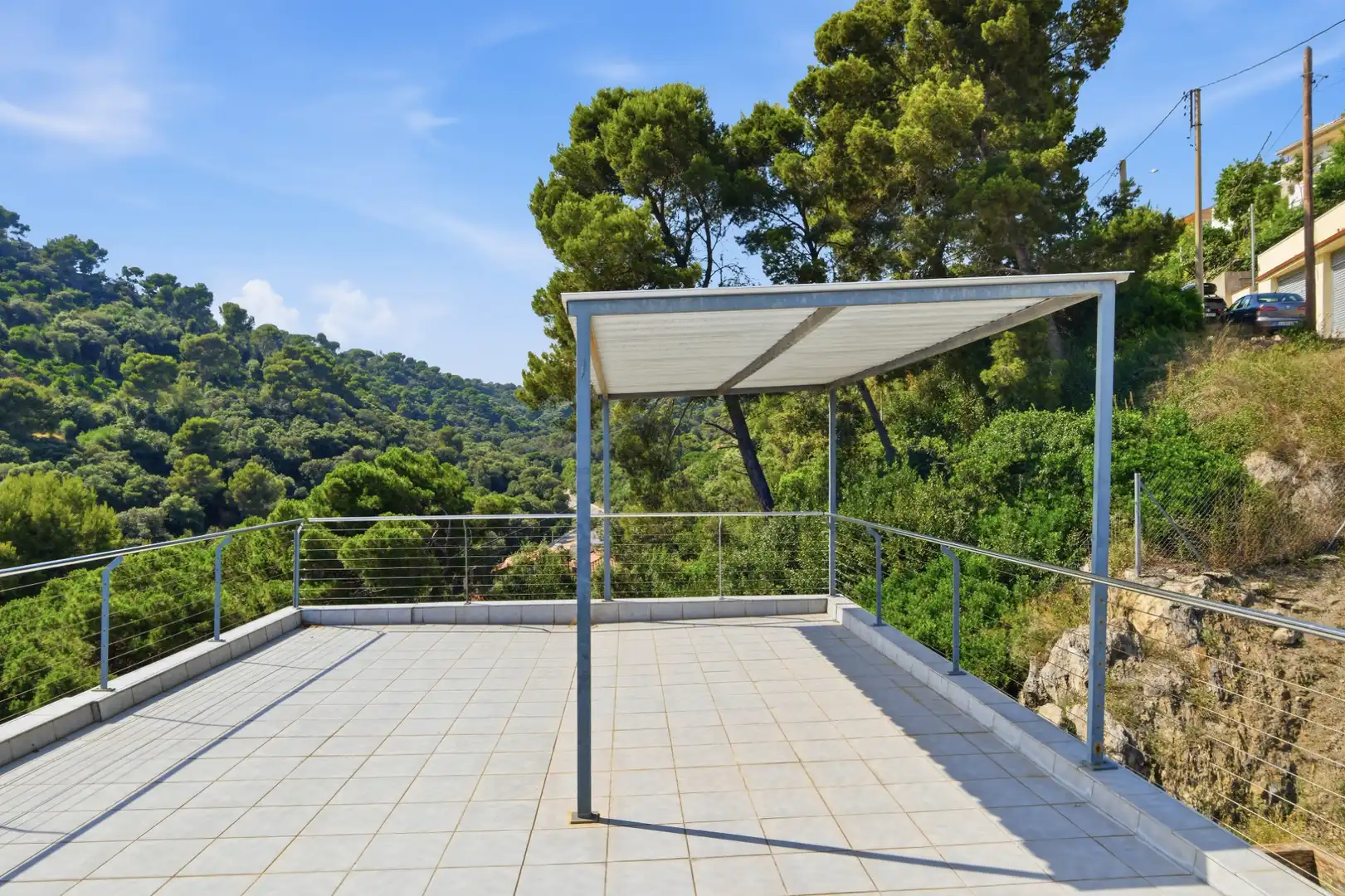 Terrasse von Einfamilien-Reihenhaus zum Verkauf in Santa Susanna mit Klimaanlage, Privatgarten und Terrasse
