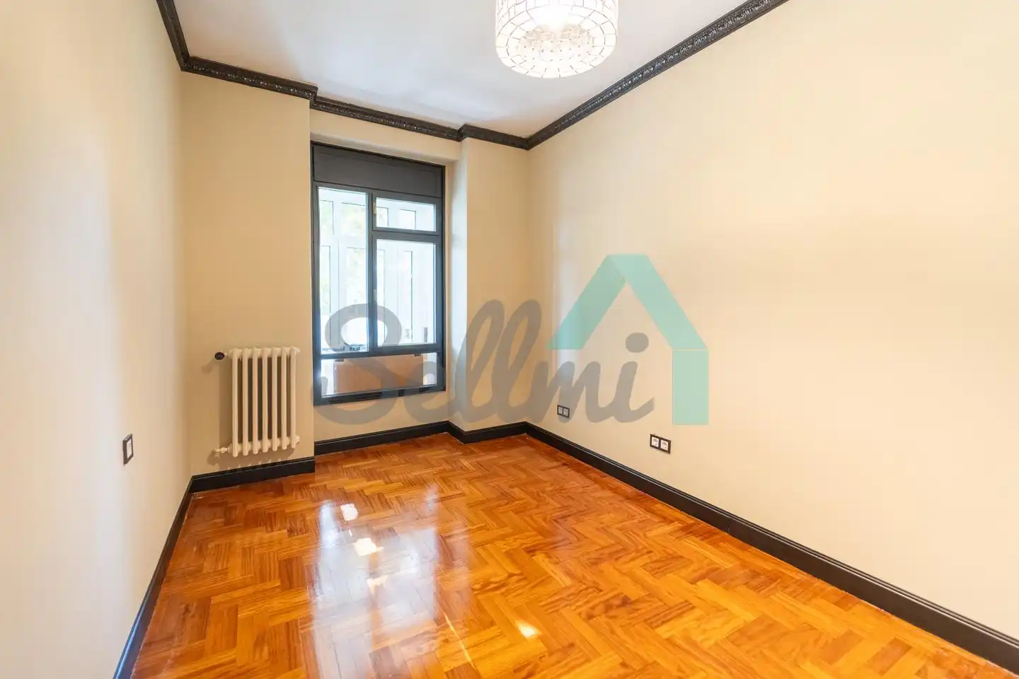 Habitación de Piso en venta en Oviedo  con Calefacción, Parquet y Terraza