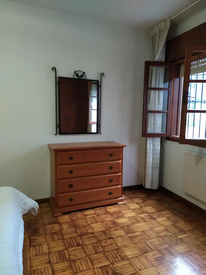 Bedroom of Apartments for rent in Pontevedra Capital   with Heating, Parquet flooring and Furnished