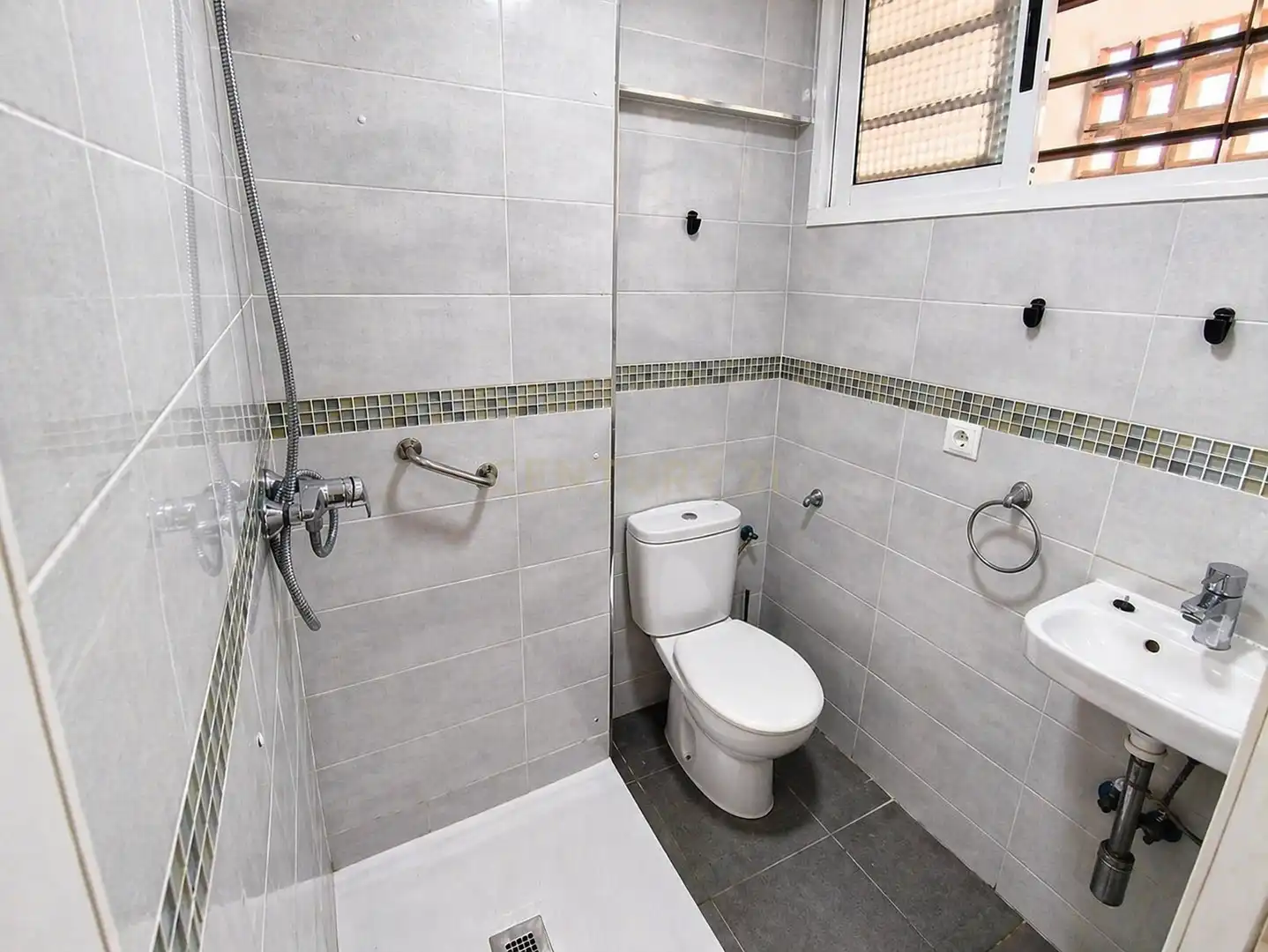 Bathroom of Duplexes for sale in Benidorm  with Air Conditioner, Washing machine and Balcony