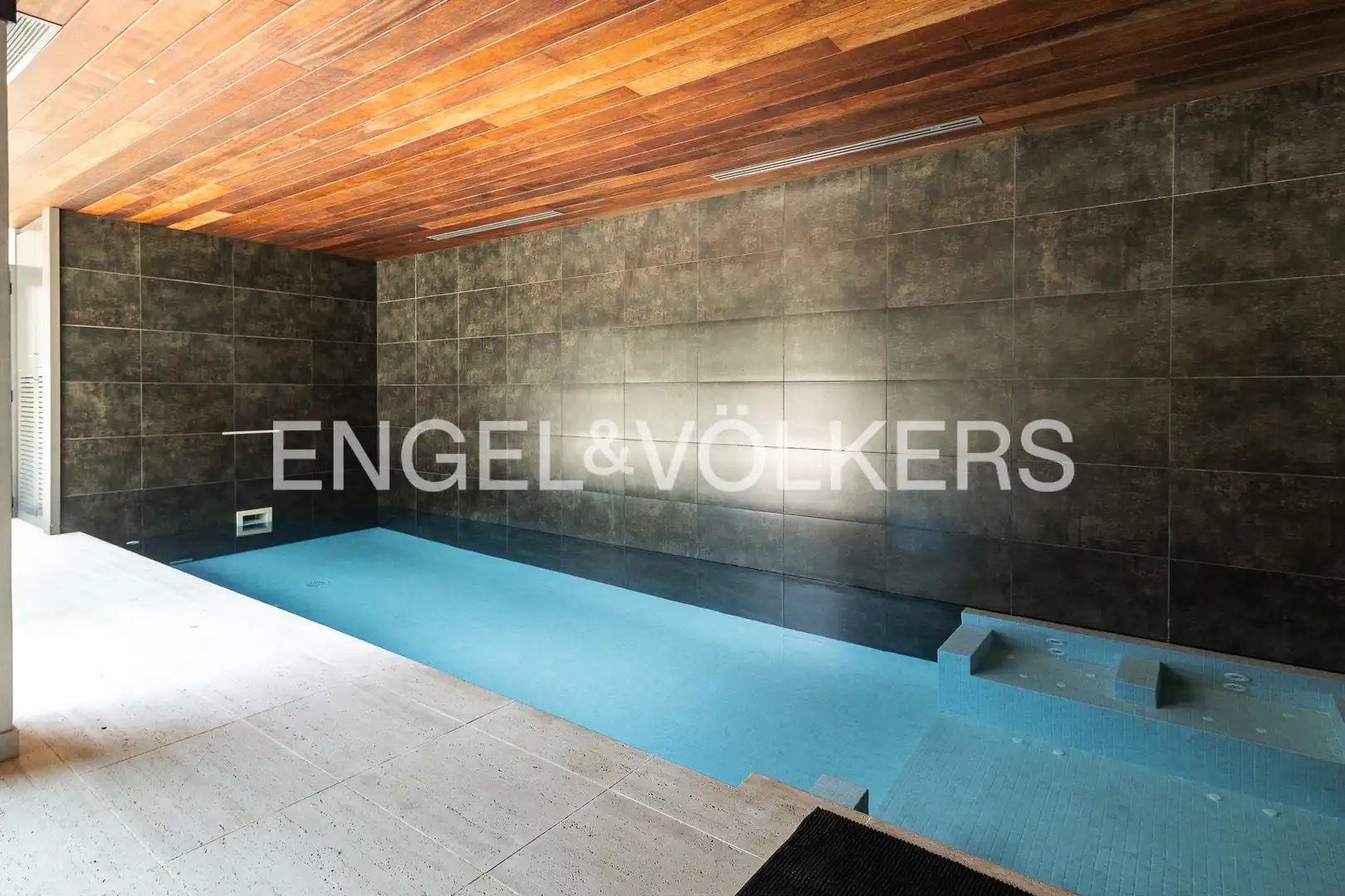 Piscina de Casa adosada en venda en Sant Cugat del Vallès amb Calefacció, Jardí privat i Parquet
