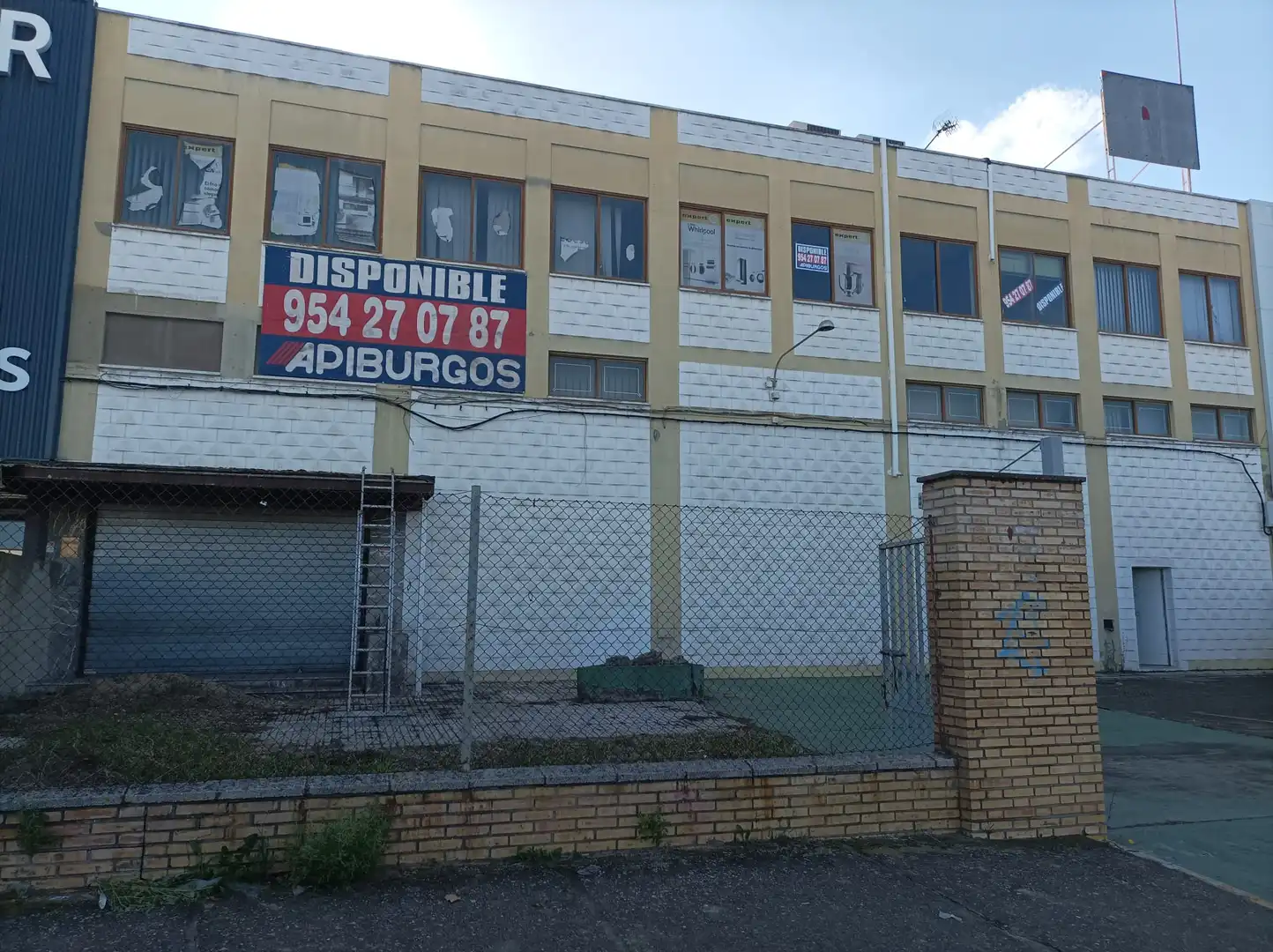 Exterior view of Industrial buildings for rent in Sevilla