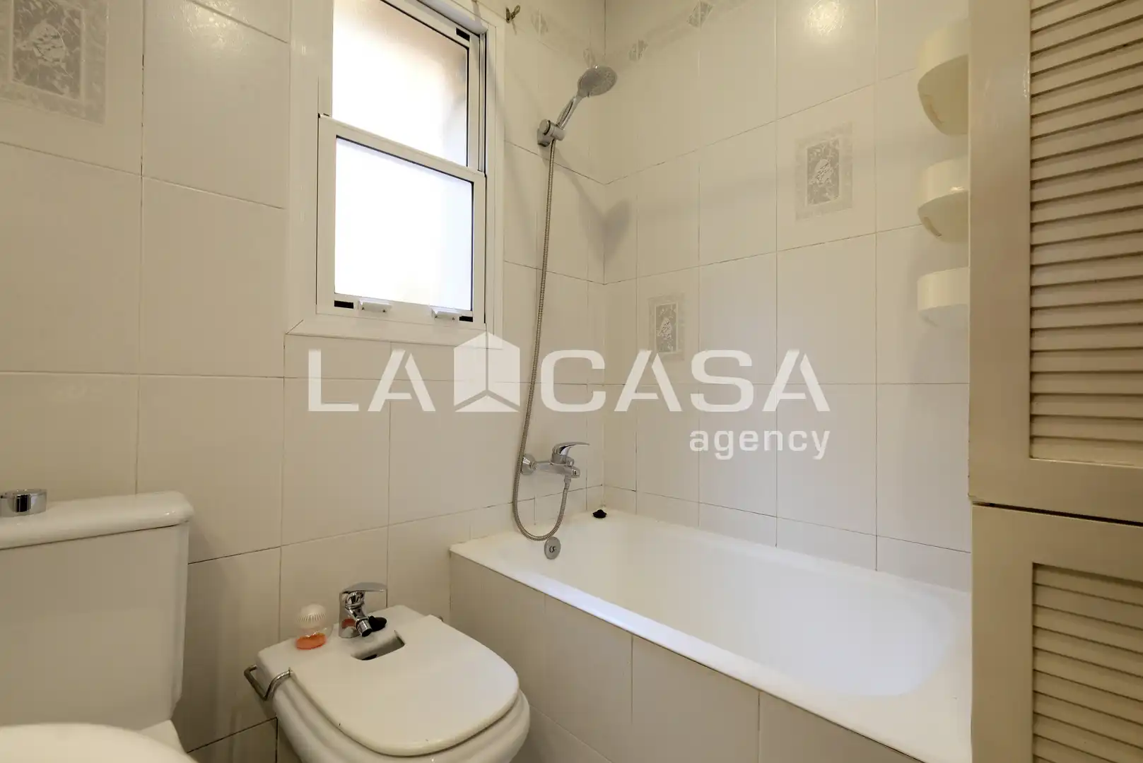 Baño de Piso en venta en Barcelona con Calefacción y Balcón