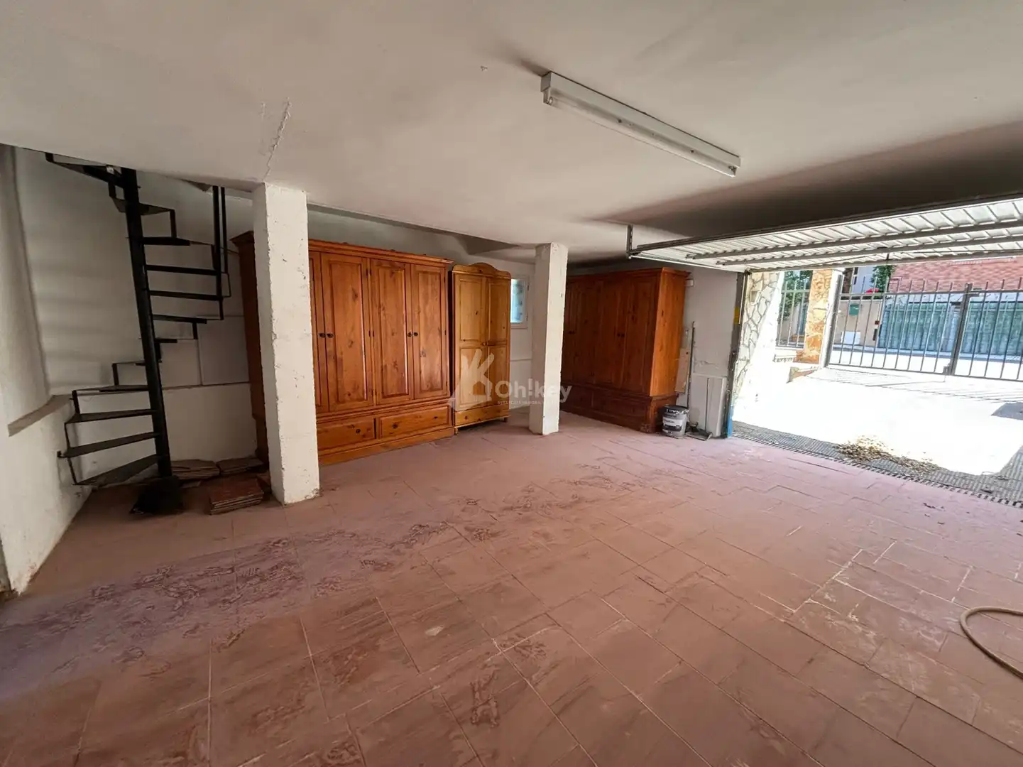 Houses for sale in Onzonilla  with Heating, Parquet flooring and Swimming Pool