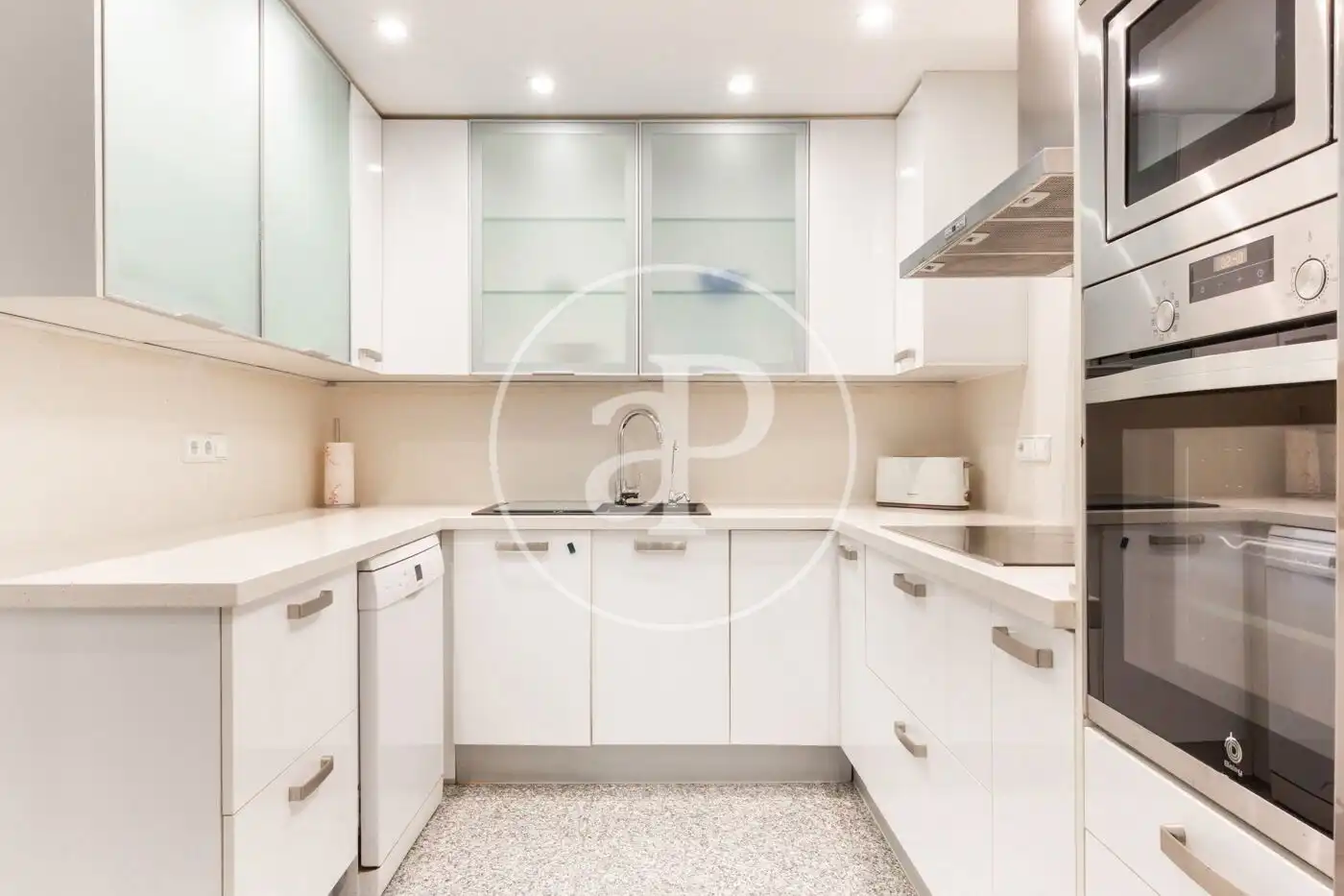Kitchen of Flat for rent in Valencia  with Air Conditioner, Heating and Storage room