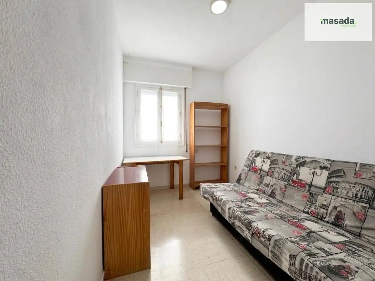Bedroom of Flat for sale in Granada  with Air Conditioner, Storage room and Balcony
