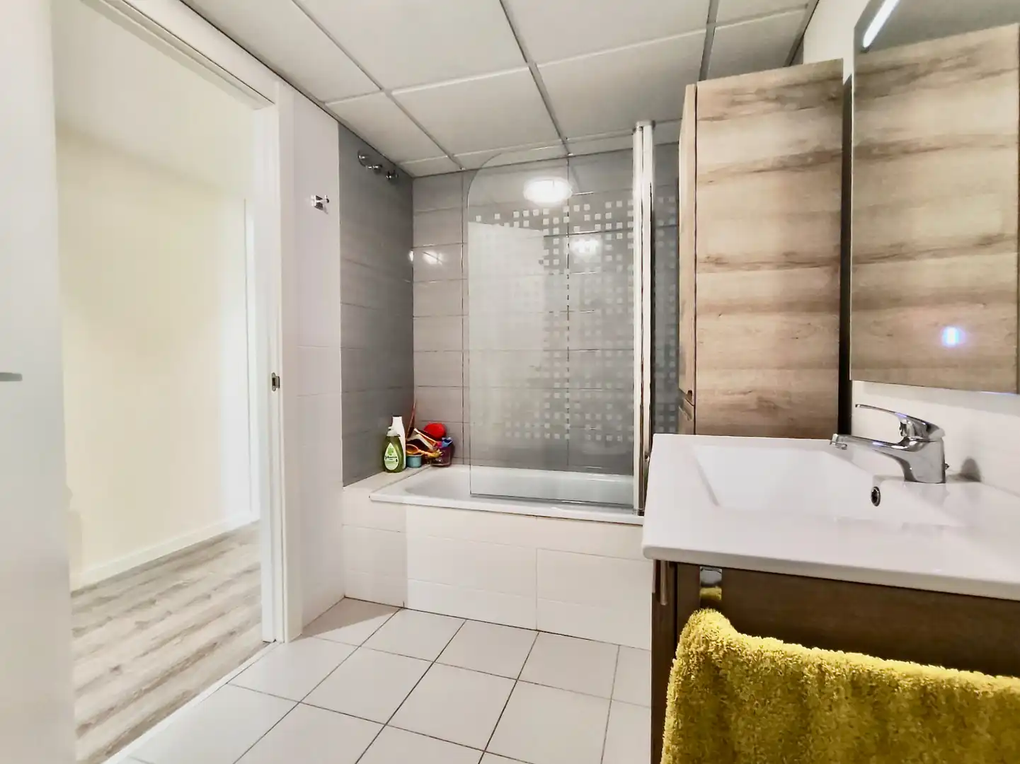 Bathroom of Flat for sale in Salou  with Air Conditioner, Heating and Parquet flooring