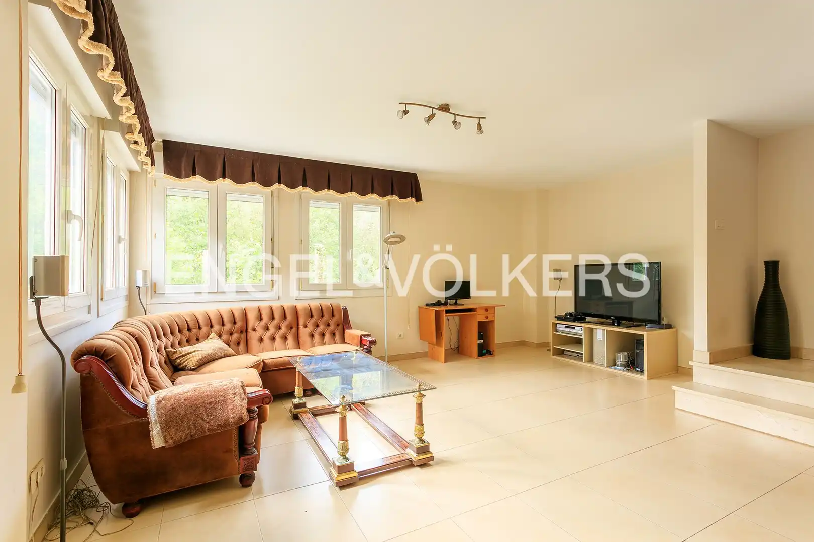 Sala de estar de Casa o chalet en venta en Castro-Urdiales con Calefacción, Jardín privado y Terraza