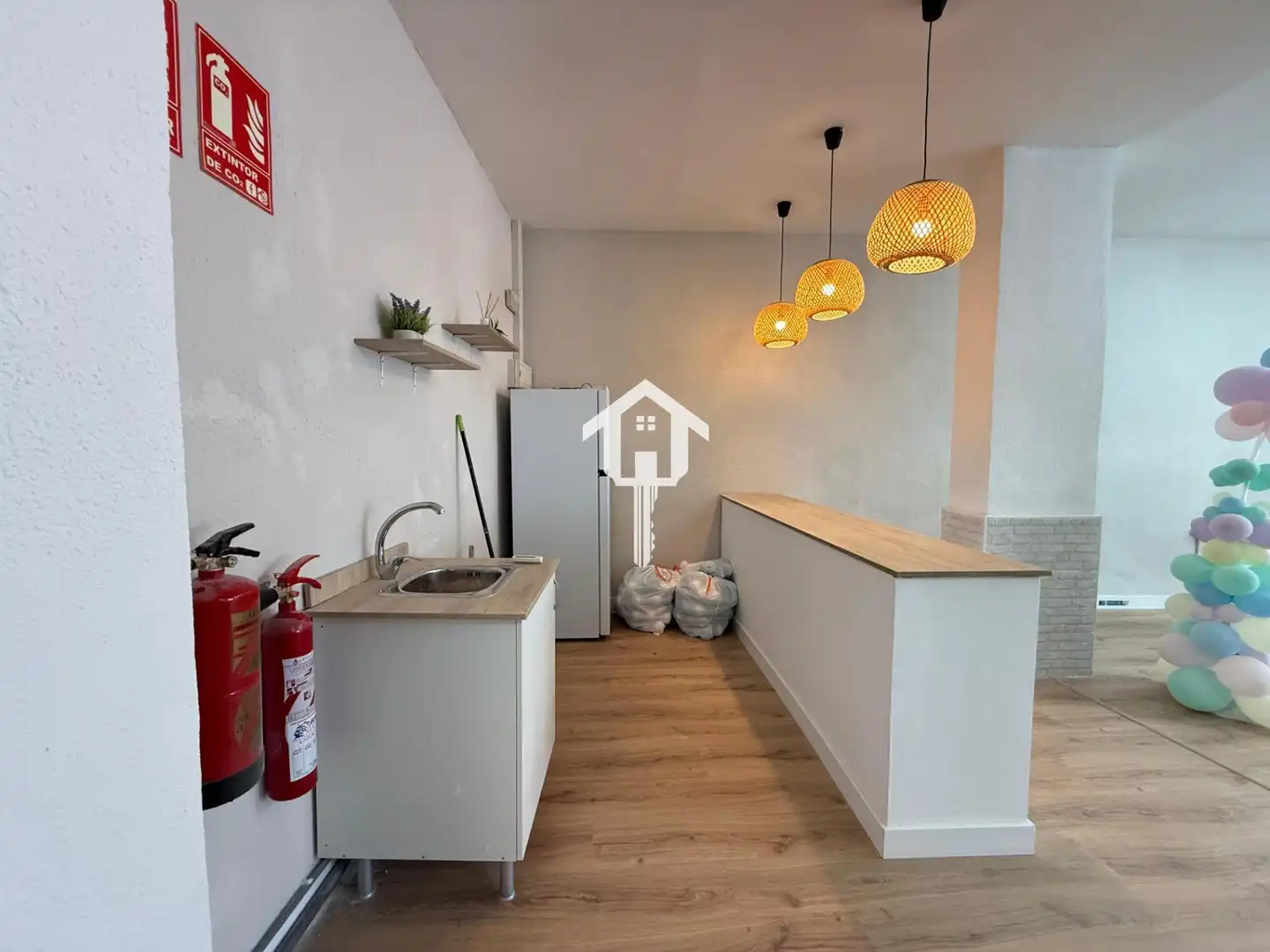 Cocina de Local en venta en Alicante / Alacant con Aire acondicionado