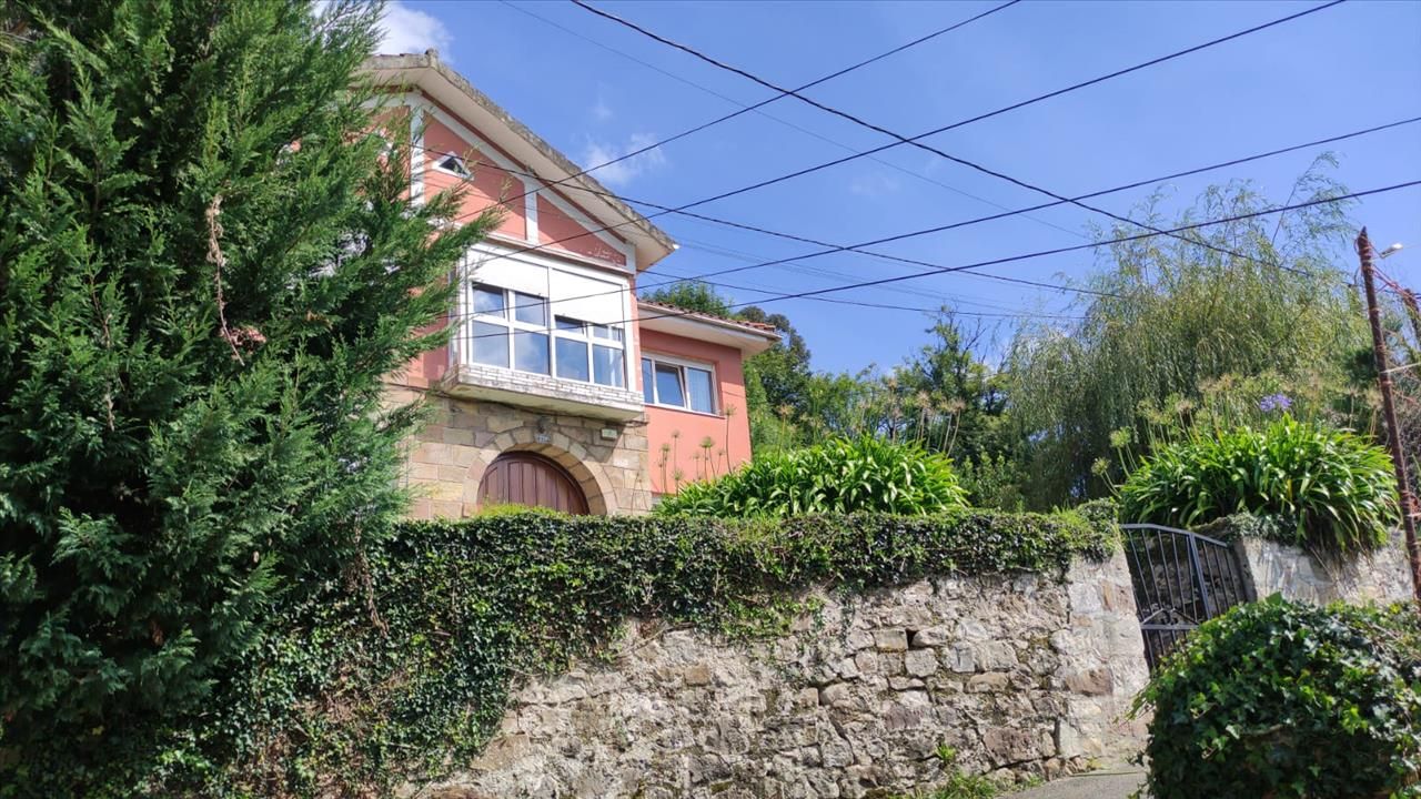 Exterior view of Single-family semi-detached for sale in Santa María de Cayón