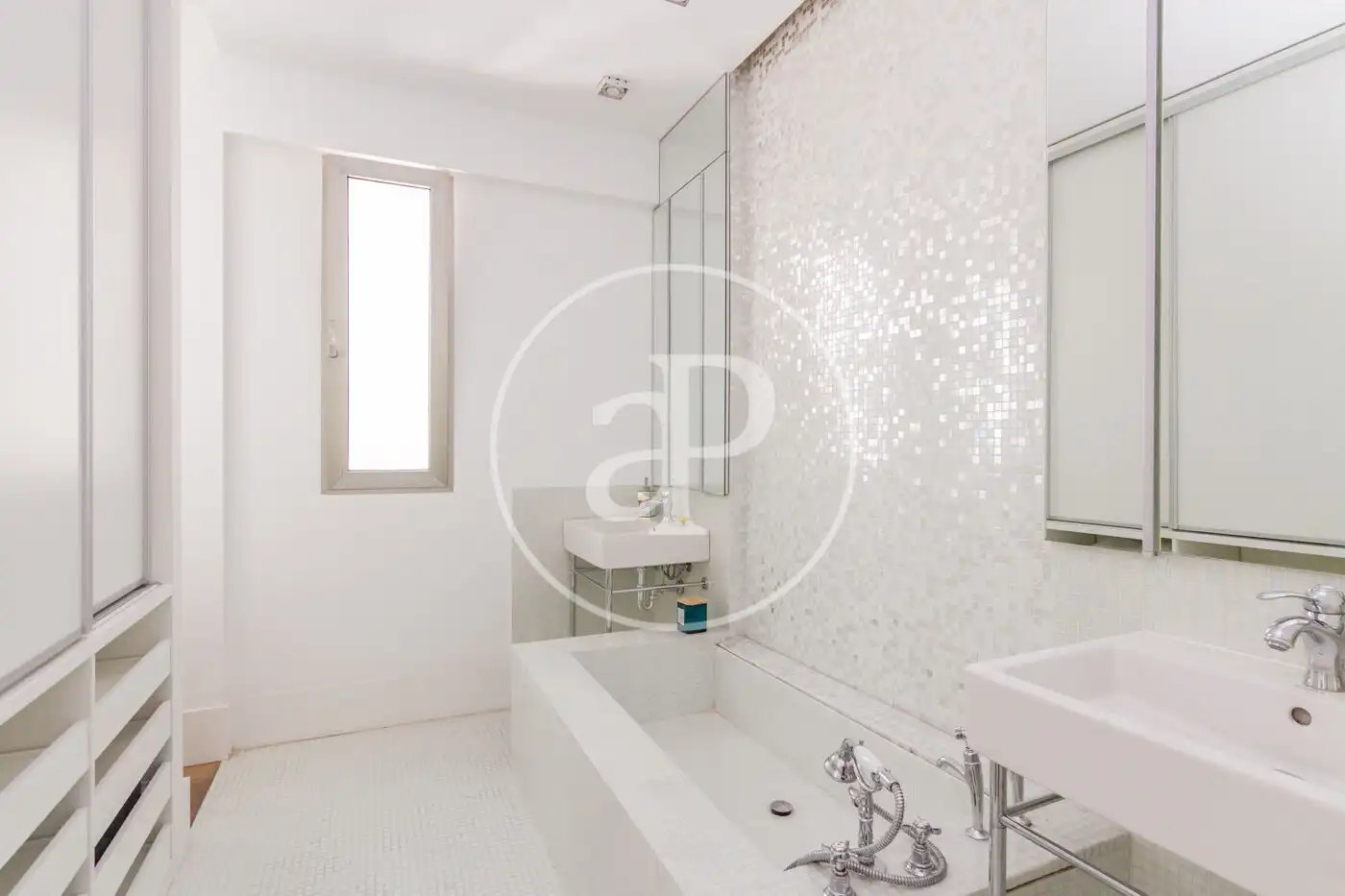 Baño de Ático en venta en Madrid con Aire acondicionado, Calefacción y Jardín privado