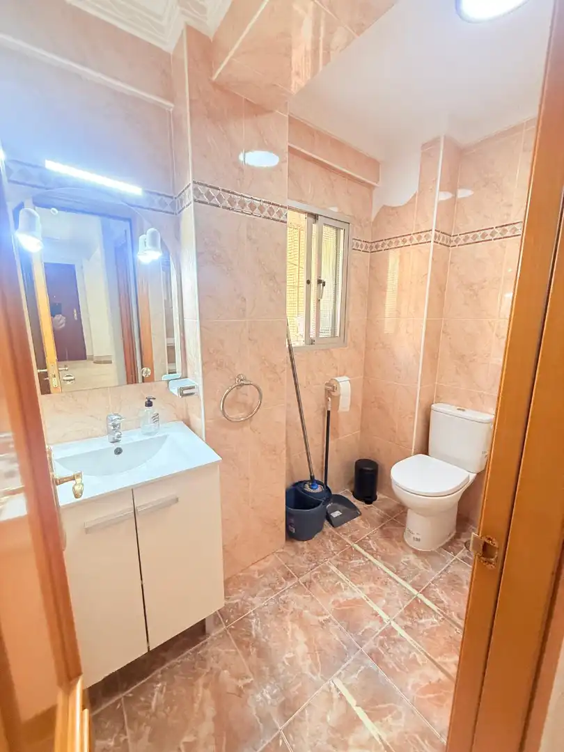 Badezimmer von Wohnung zur Miete in Málaga mit Möbliert, Ofen und Waschmaschine