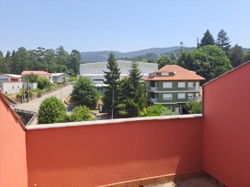 Vista exterior de Pis en venda en Barro amb Calefacció, Terrassa i Traster