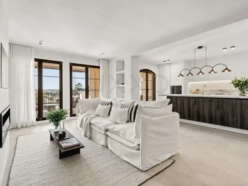 Sala d'estar de Apartament en venda en Benahavís amb Jardí privat, Terrassa i Traster