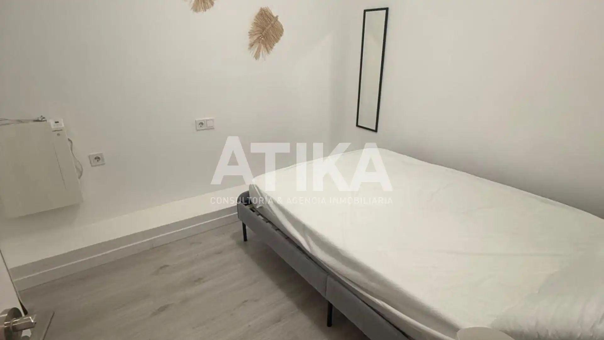 Bedroom of Flat for share in Ontinyent  with Air Conditioner, Heating and Parquet flooring