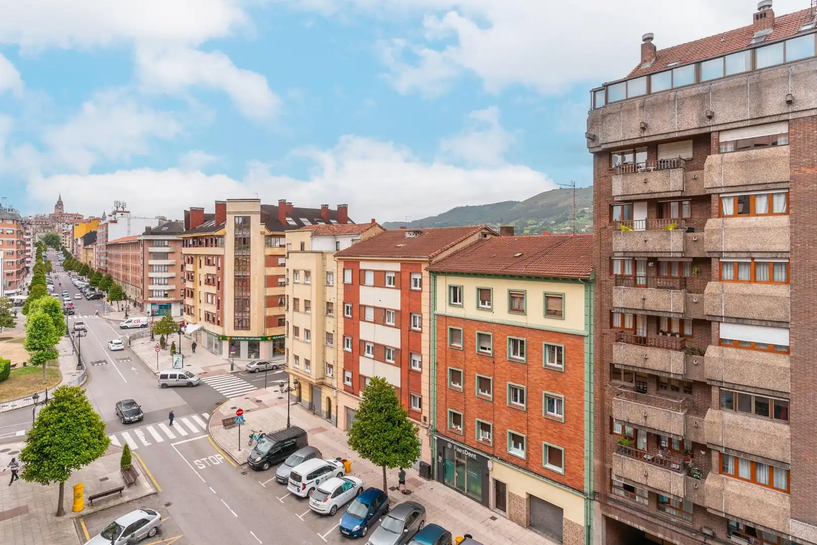 Vista exterior de Apartament en venda en Oviedo  amb Calefacció, Terrassa i Balcó