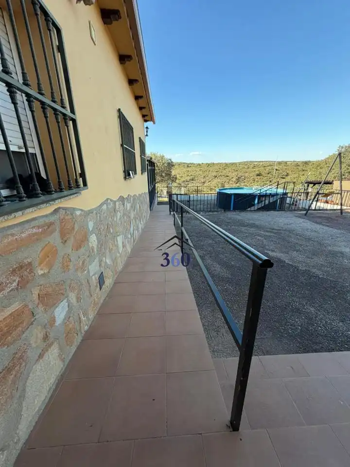 Terrasse von Country house zum Verkauf in Cáceres mit Privatgarten, Terrasse und Schwimmbad