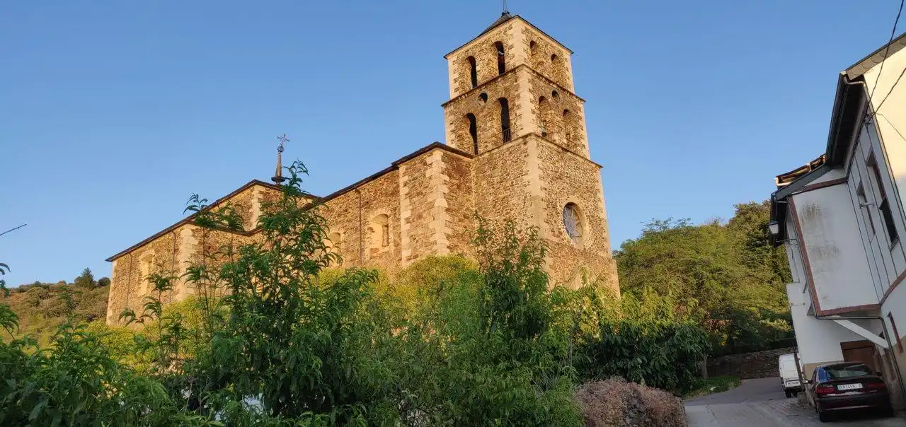 Vista exterior de Finca rústica en venda en Ponferrada amb Jardí privat