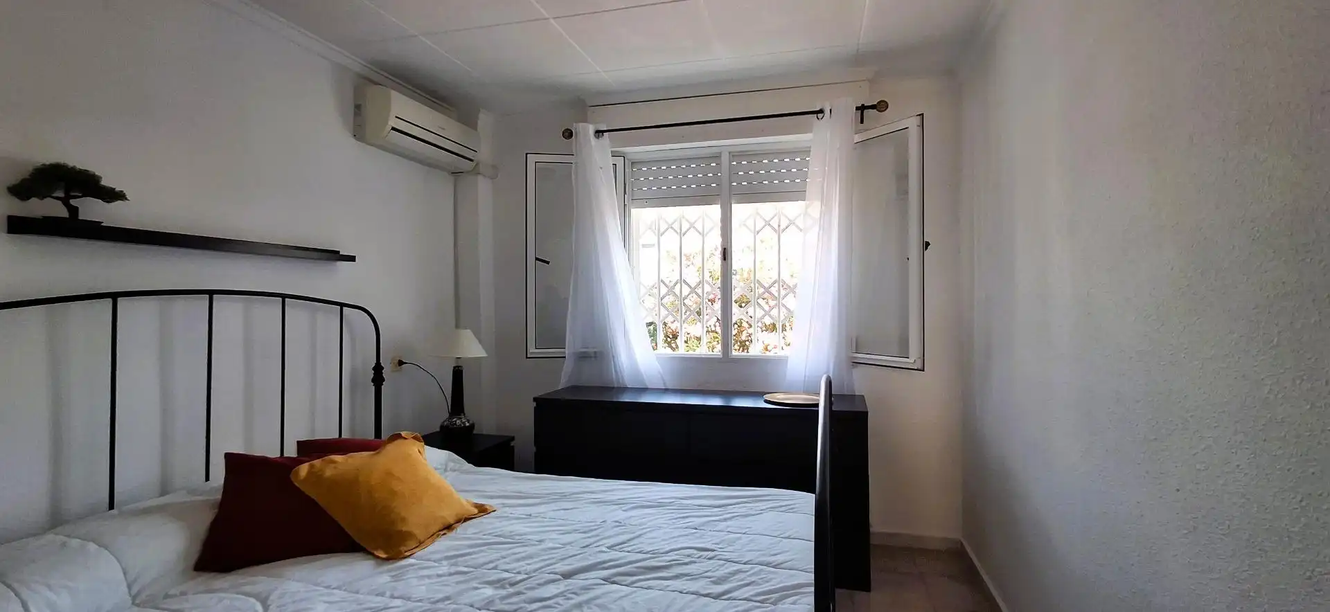 Schlafzimmer von Erdgeschoss zur Miete in Orihuela mit Klimaanlage, Privatgarten und Terrasse