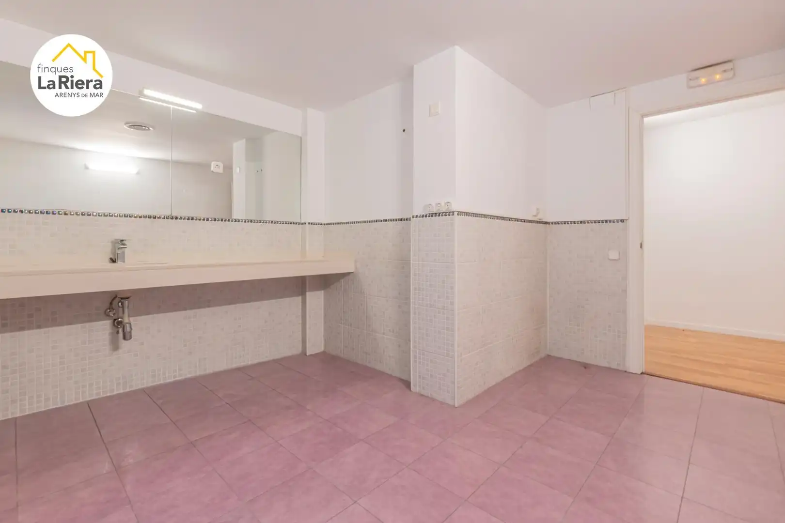 Badezimmer von Geschaftsraum zur Miete in Arenys de Mar