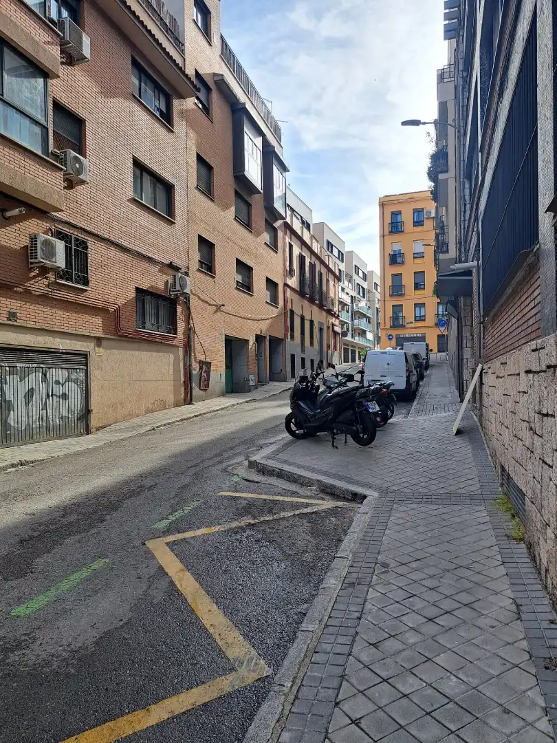 Vista exterior de Estudi en venda en Madrid amb Aire condicionat, Traster i Moblat