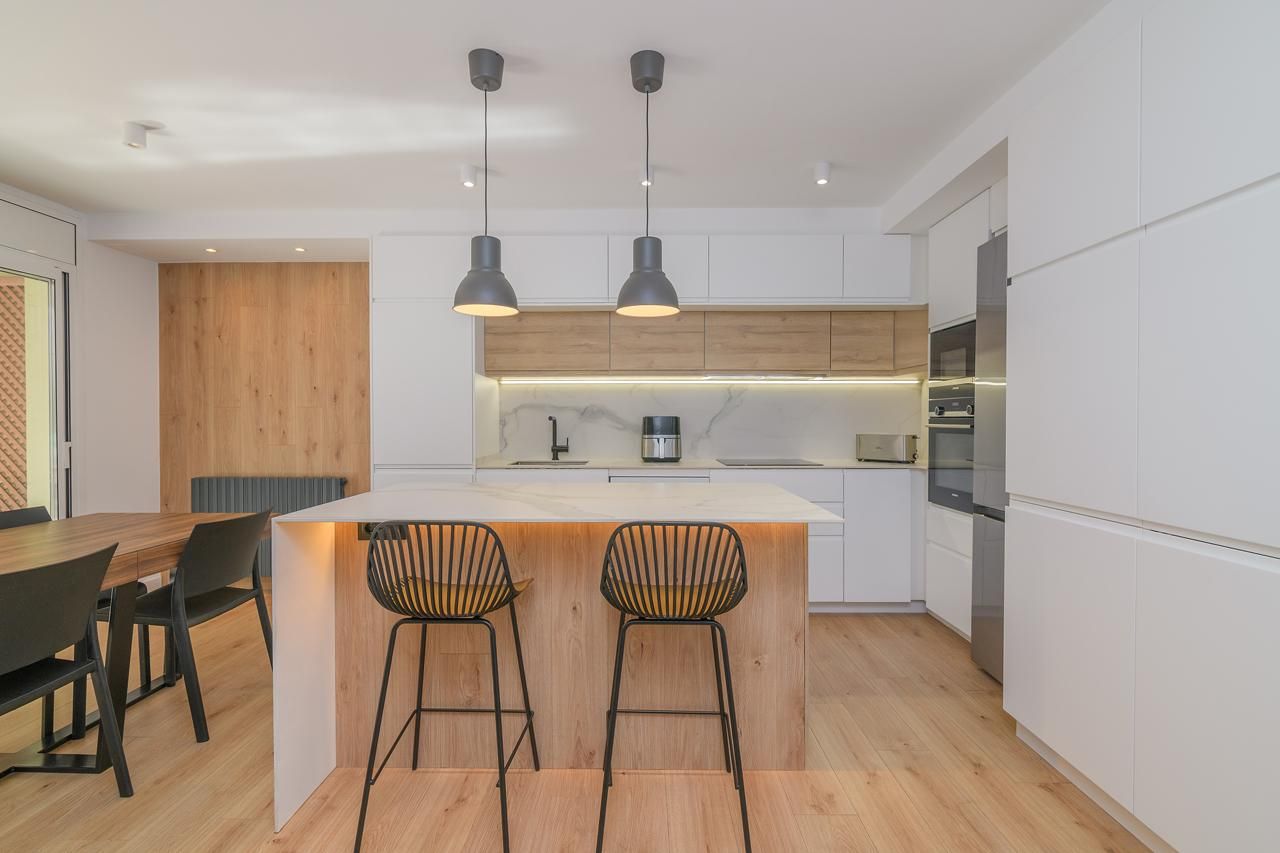 Cuina de Pis en venda en Manresa amb Calefacció, Forn i Microones