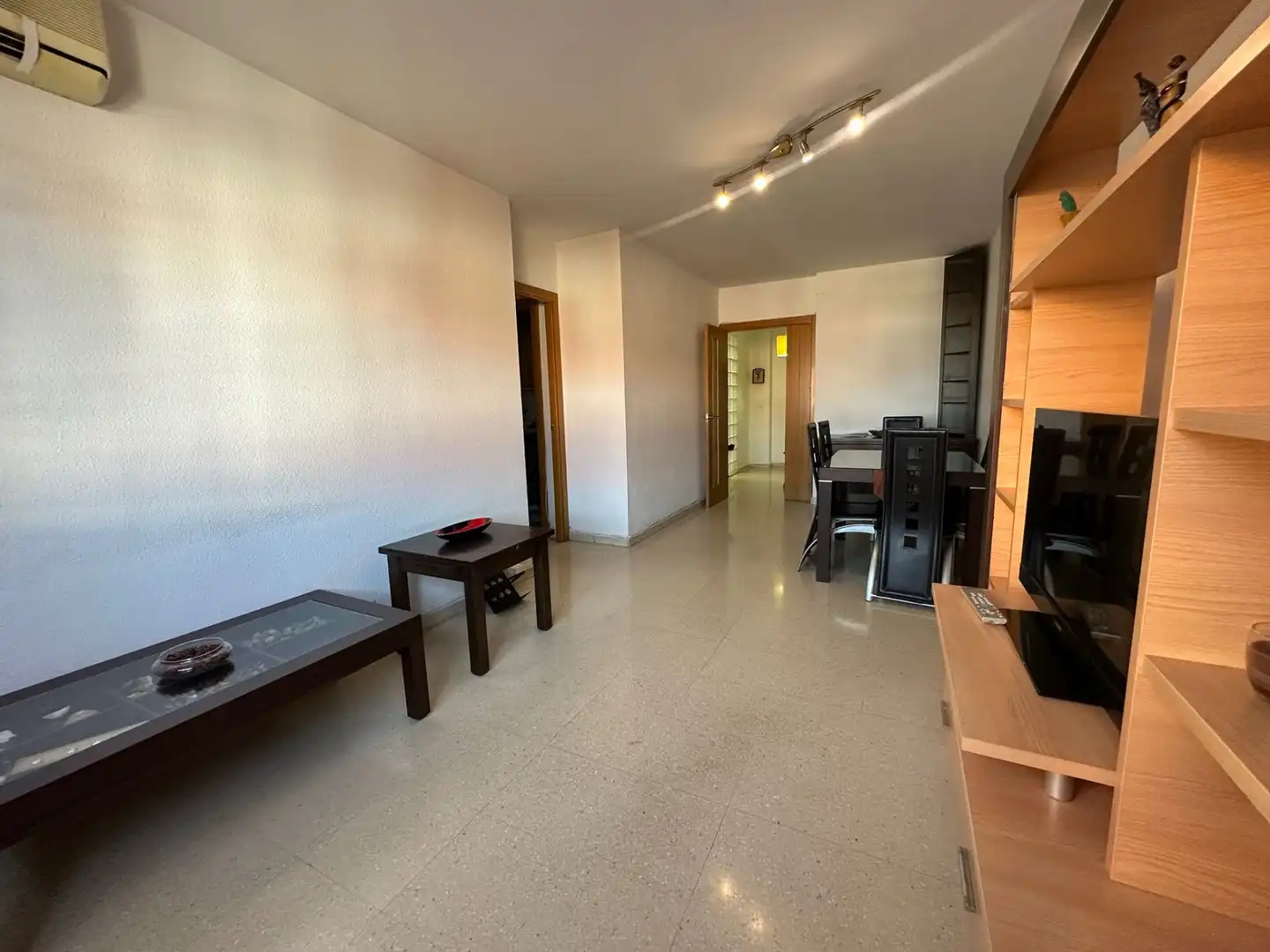 Wohnzimmer von Wohnung zum Verkauf in Camas mit Klimaanlage