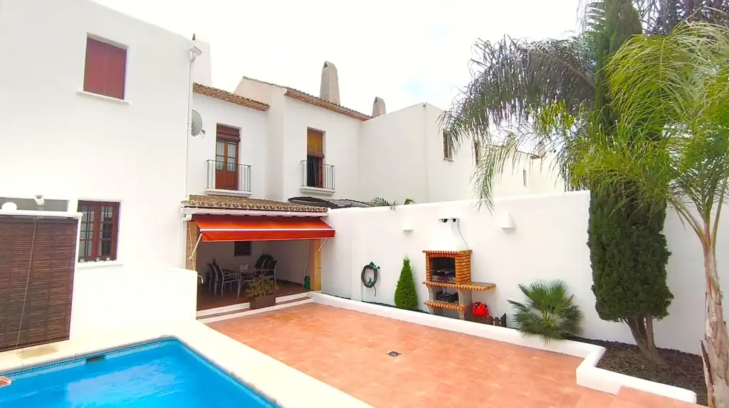 Vista exterior de Casa adosada en venta en Dénia con Aire acondicionado, Calefacción y Jardín privado