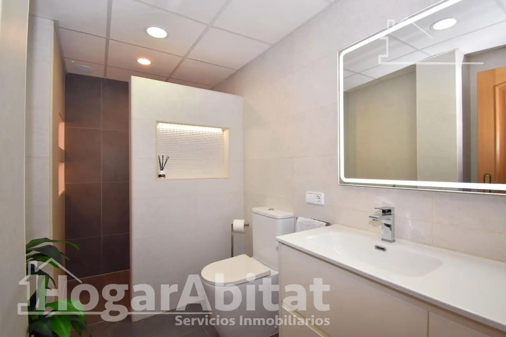 Bathroom of Attic for sale in Torrent  with Air Conditioner, Heating and Terrace