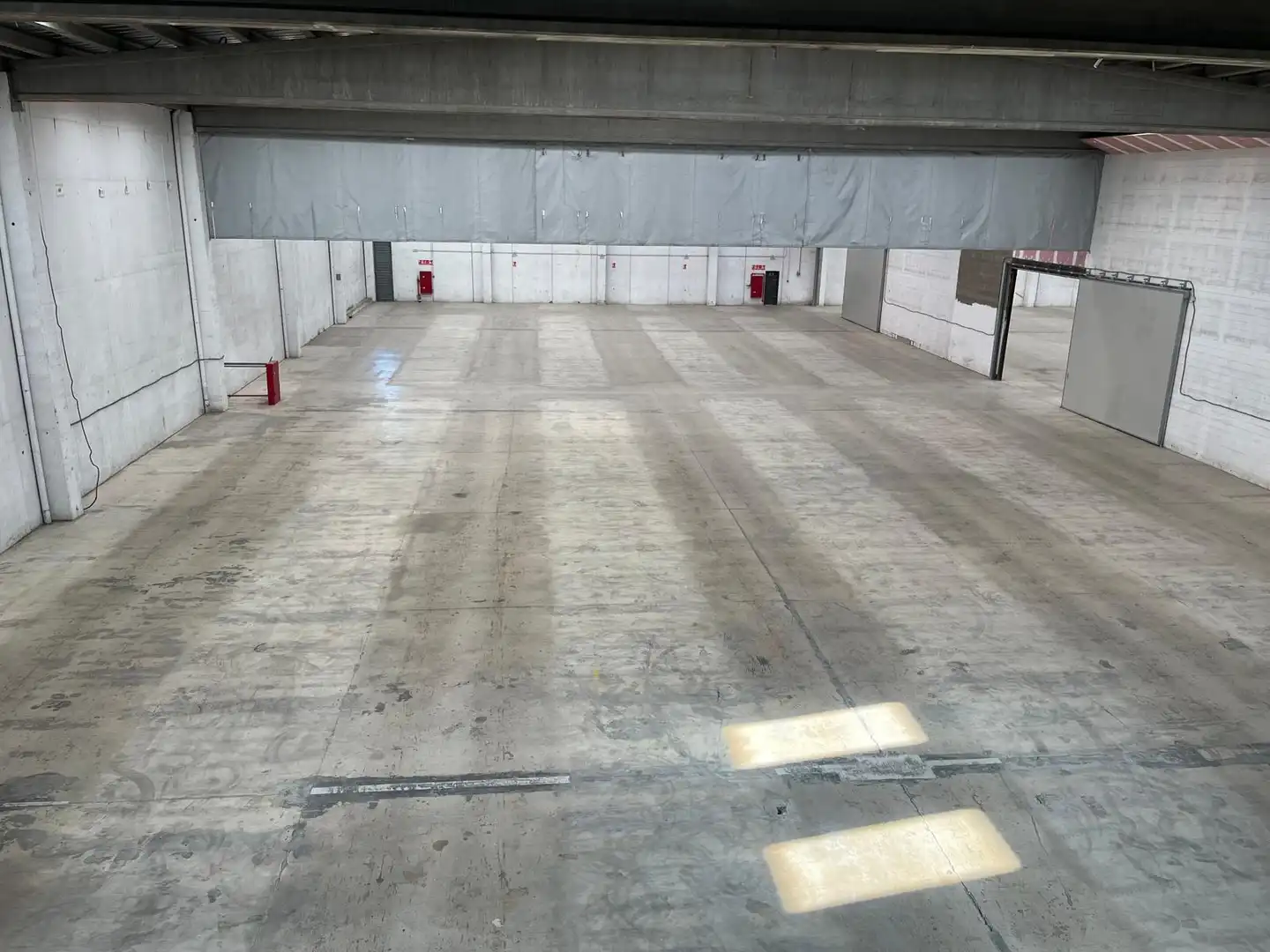 Nave industrial de alquiler en Cornellà de Llobregat con Calefacción y Alarma