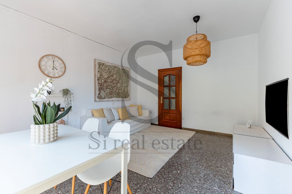 Exterior view of Flat for sale in  Barcelona Capital  with Balcony