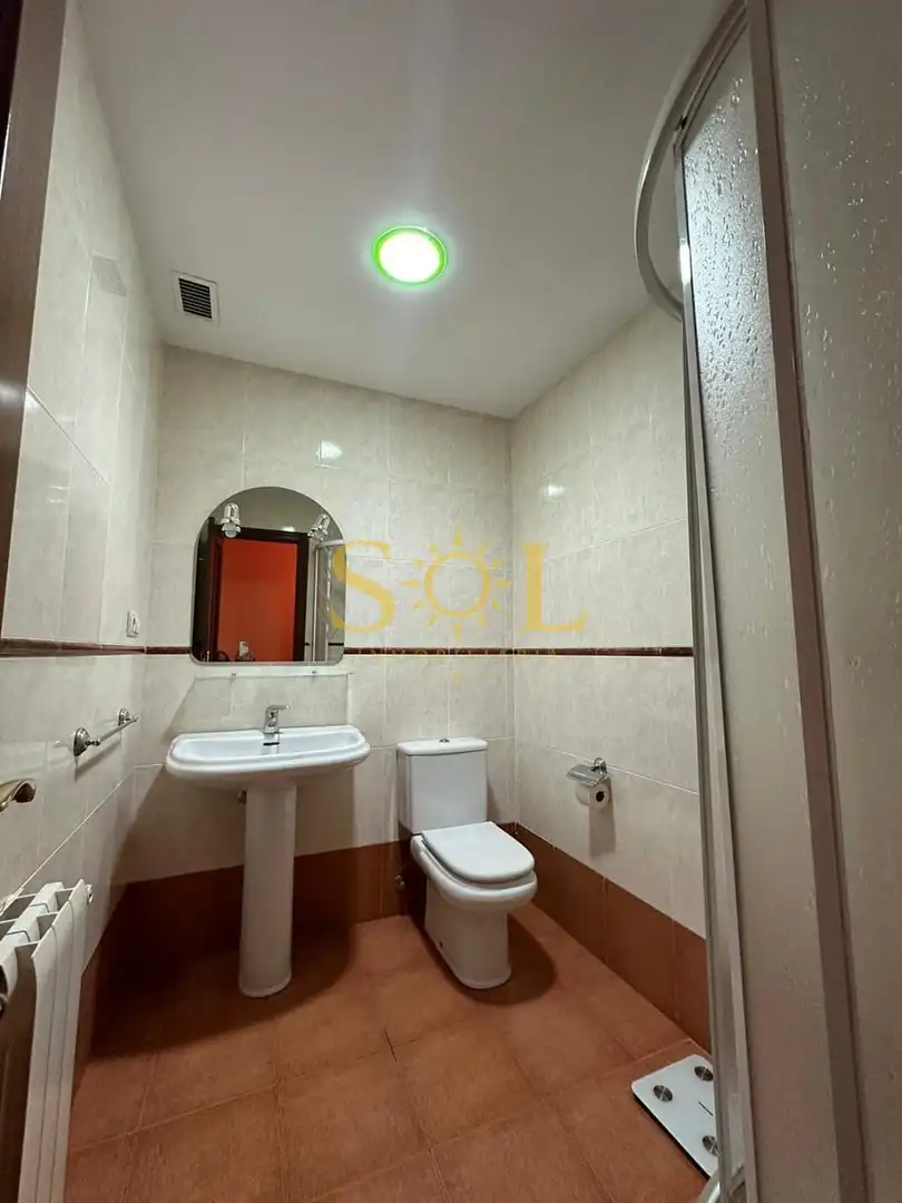 Baño de Casa adosada en venta en Hospital de Órbigo con Calefacción, Jardín privado y Parquet