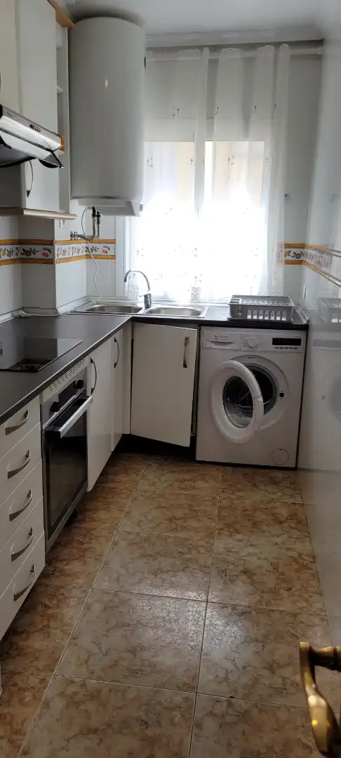Cocina de Piso de alquiler en Cuenca con Calefacción, Parquet y Amueblado