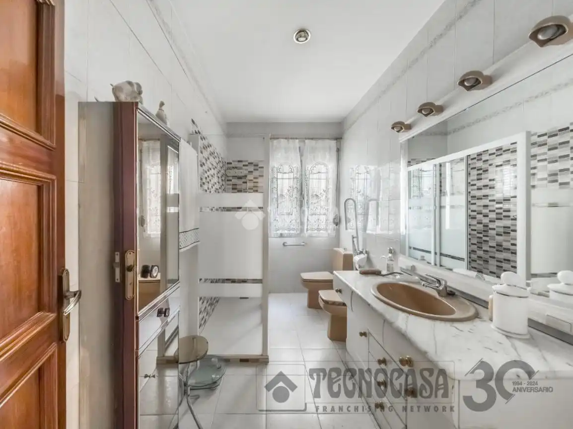 Baño de Piso en venta en Madrid con Aire acondicionado, Calefacción y Balcón