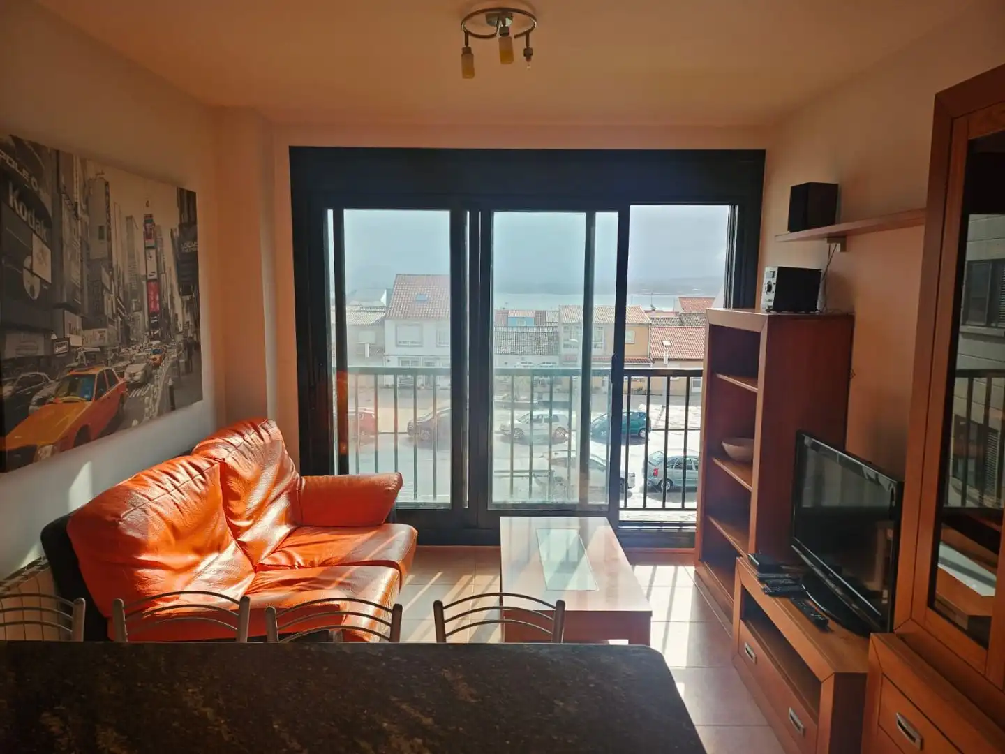 Sala d'estar de Apartament de lloguer en A Illa de Arousa  amb Calefacció, Jardí privat i Parquet