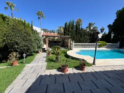 Chalet con piscina en venta en Calle de la Gaviota, 29604 Marbella, imagen 3