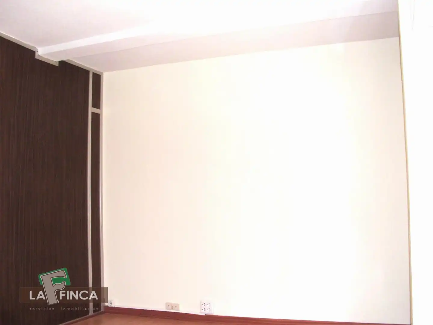 Schlafzimmer von Büro zum Verkauf in Oviedo 