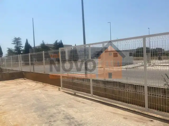 Parkplatz von Fabrikhallen zur Miete in La Pobla Llarga