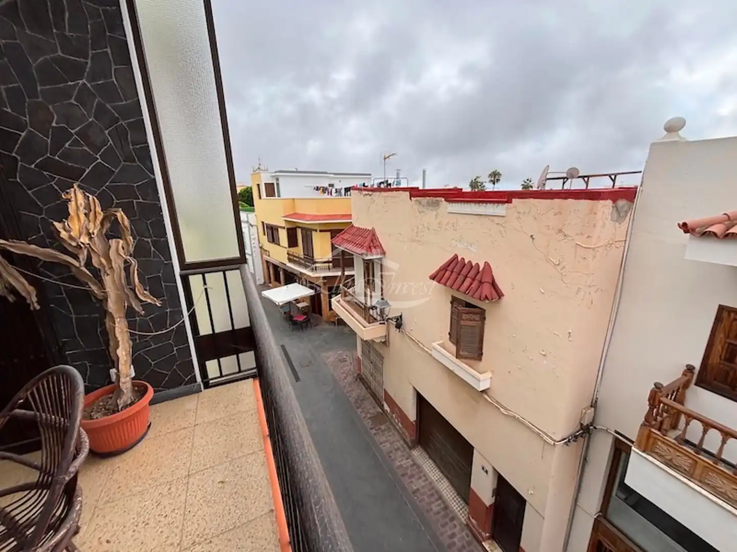 Vista exterior de Casa o xalet en venda en Guía de Isora amb Aire condicionat, Terrassa i Traster