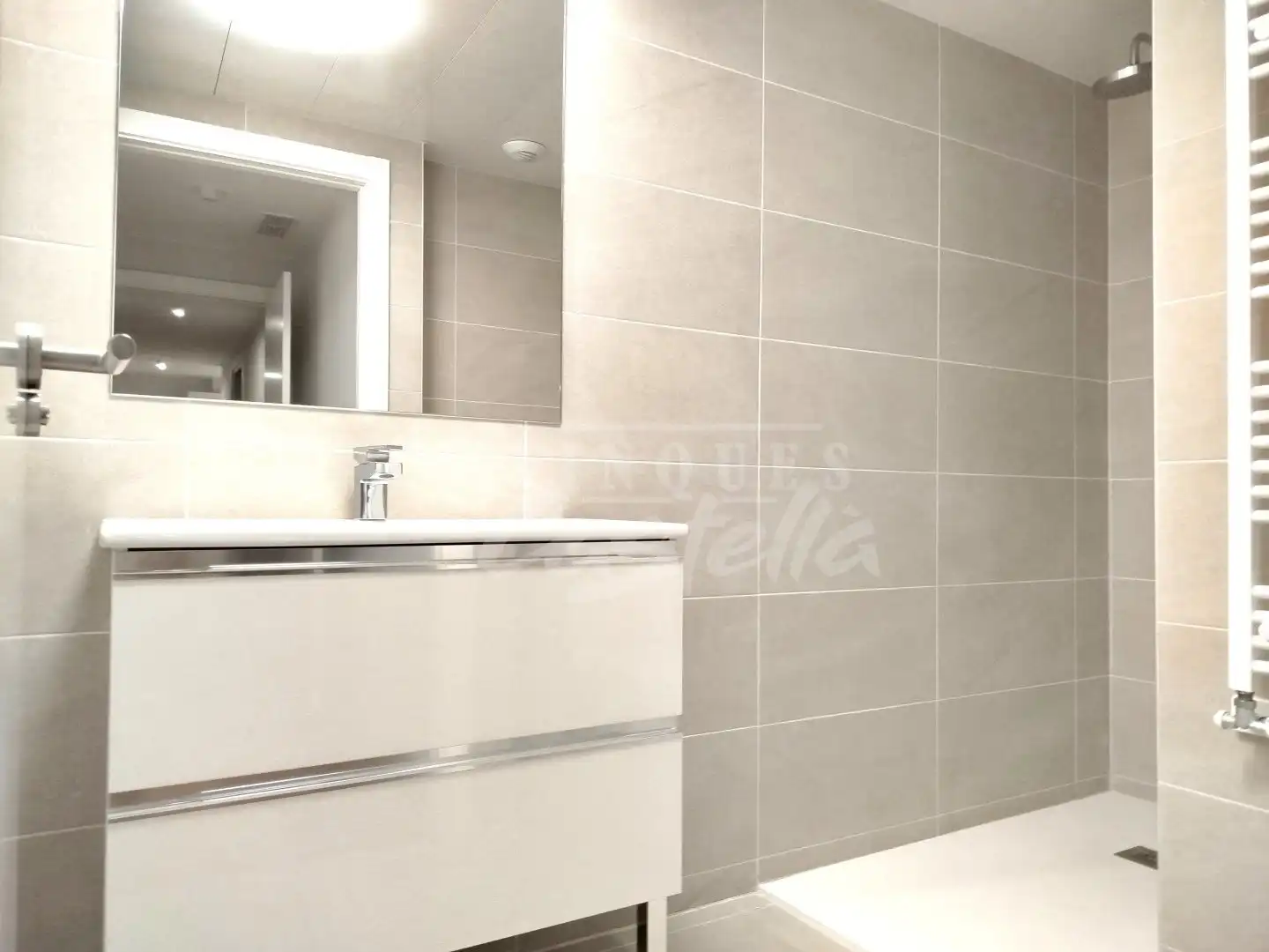 Badezimmer von Wohnung zur Miete in Mataró mit Klimaanlage, Heizung und Terrasse
