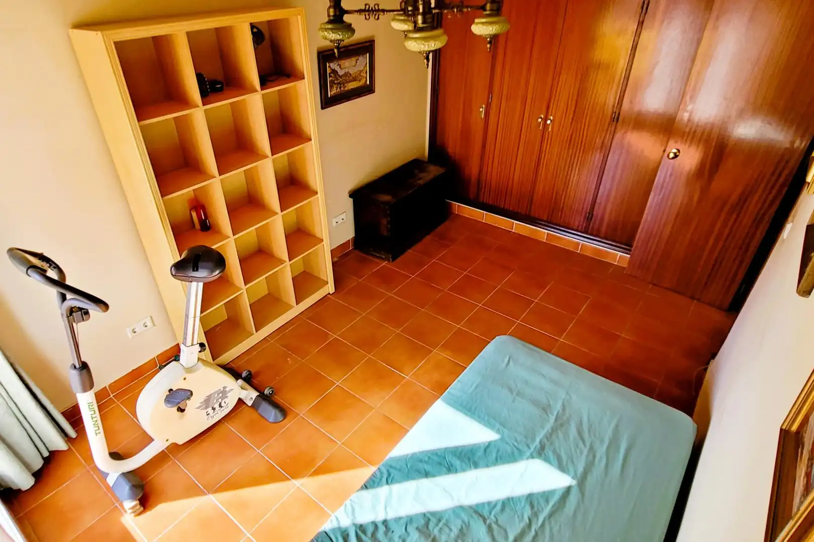 Dormitori de Casa adosada en venda en Estepona amb Aire condicionat, Calefacció i Jardí privat