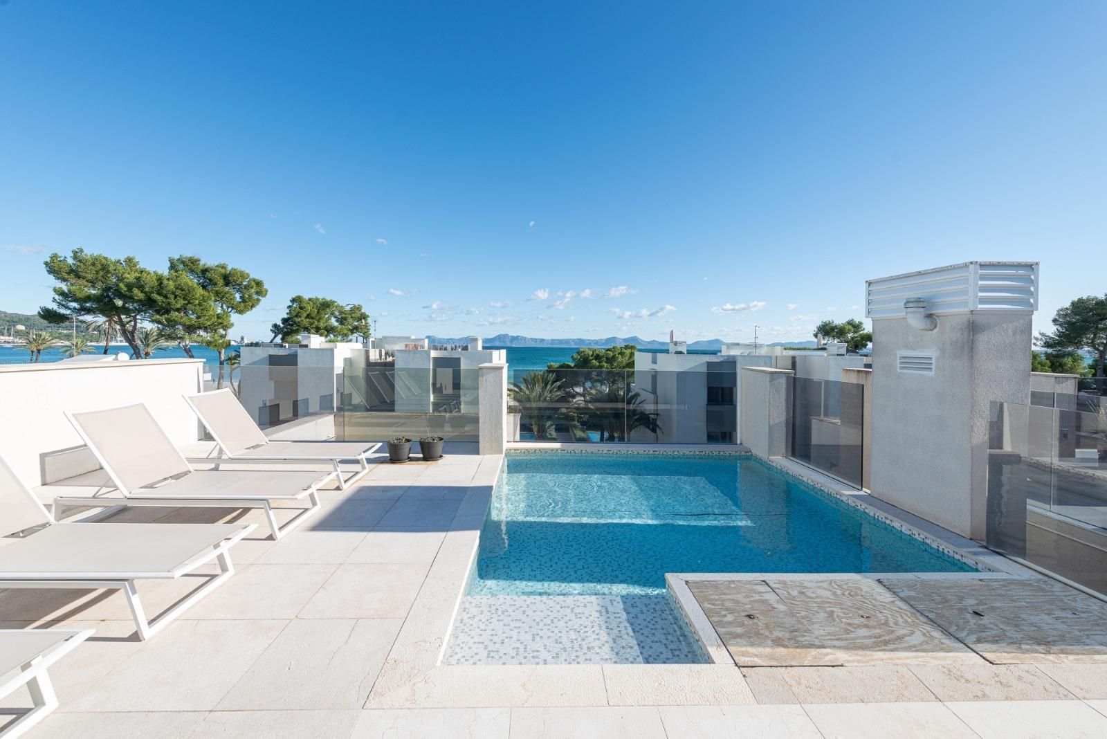 Schwimmbecken von Dachboden miete in Alcúdia mit Klimaanlage, Heizung und Privatgarten