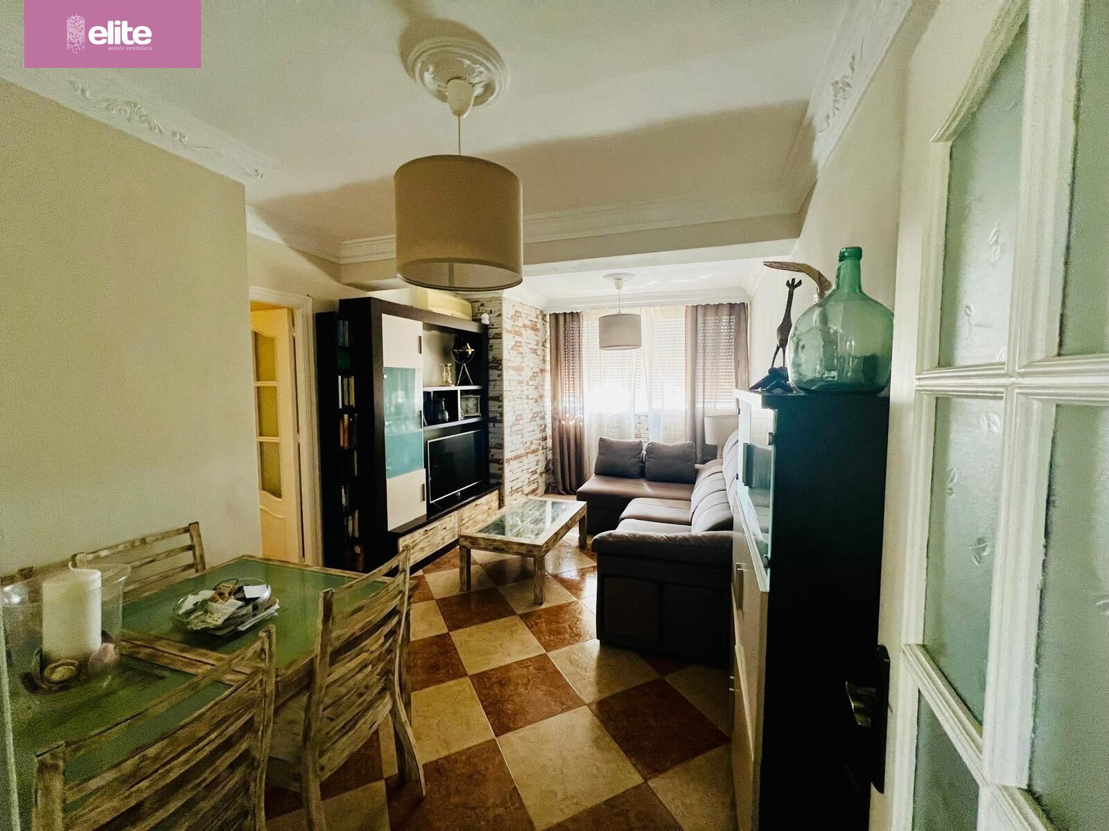 Vista exterior de Pis en venda en Jerez de la Frontera amb Aire condicionat