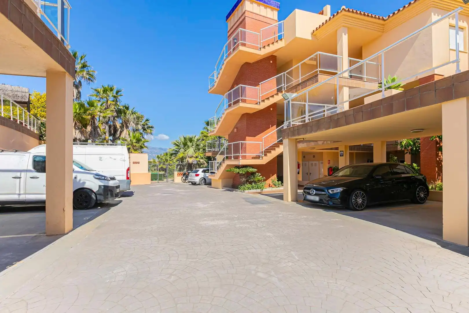 Aparcament de Planta baixa en venda en Mijas amb Aire condicionat, Jardí privat i Terrassa